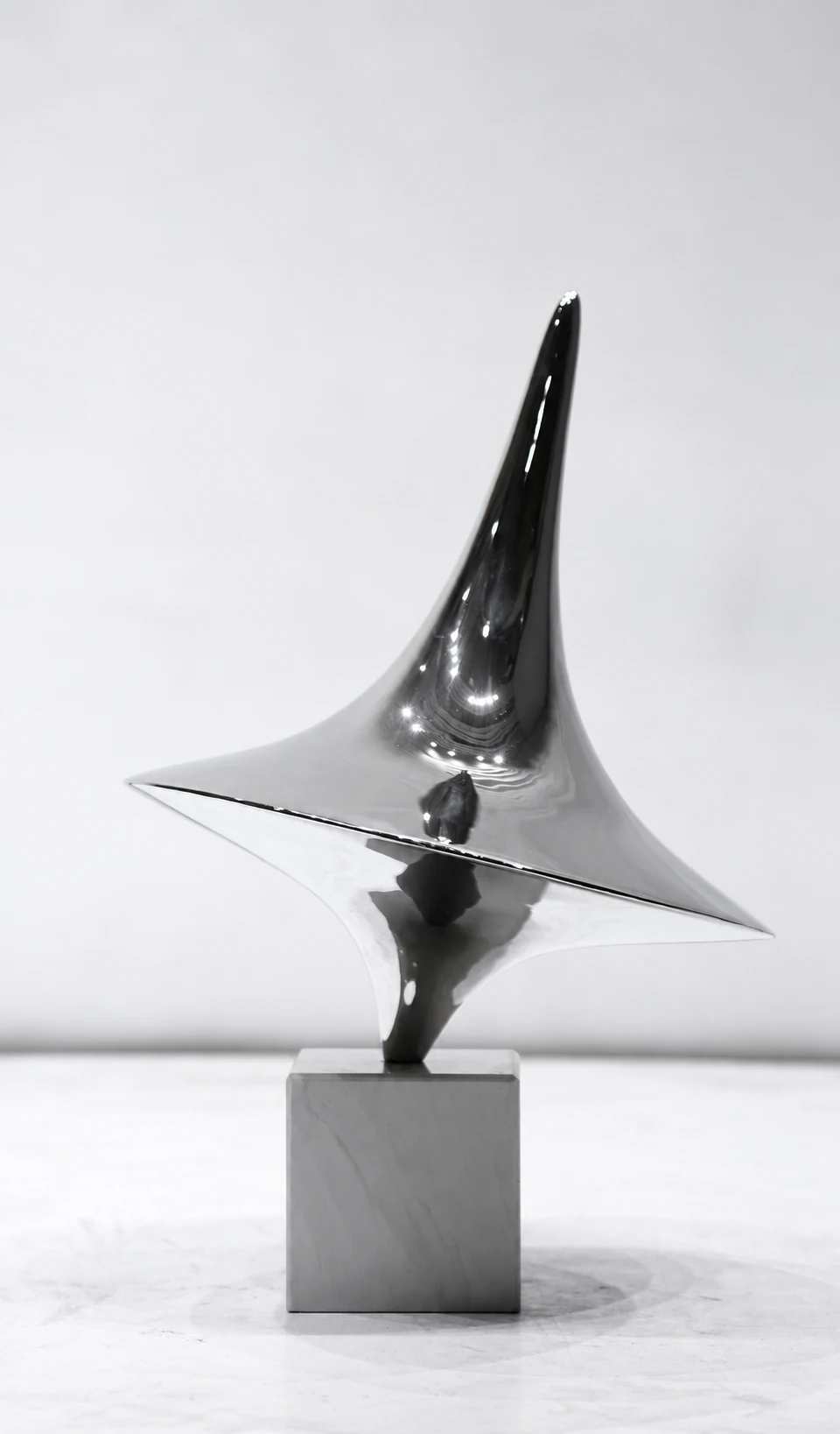 Metal sculpture / WY-240409-HL001