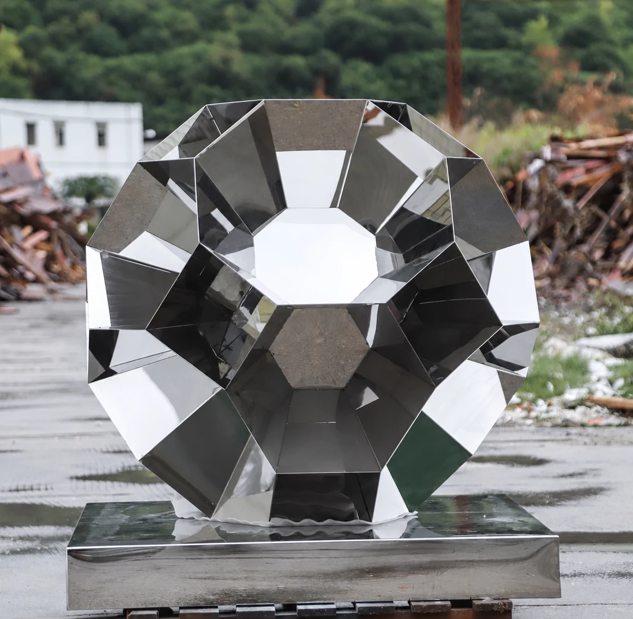 Faceted spheres