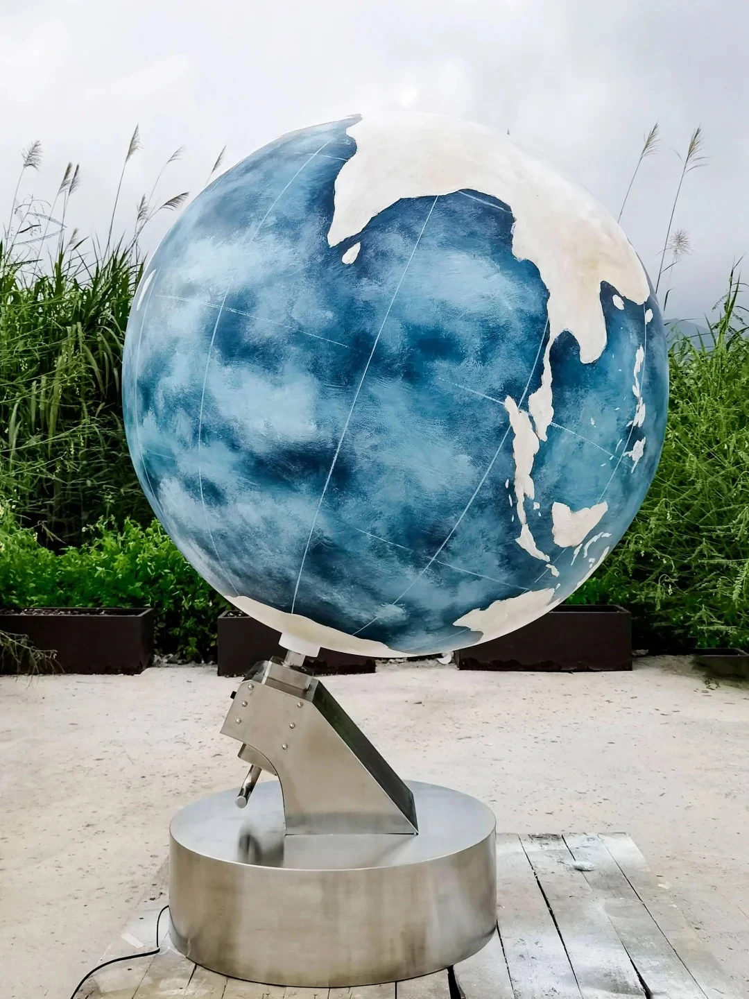 Globe installations