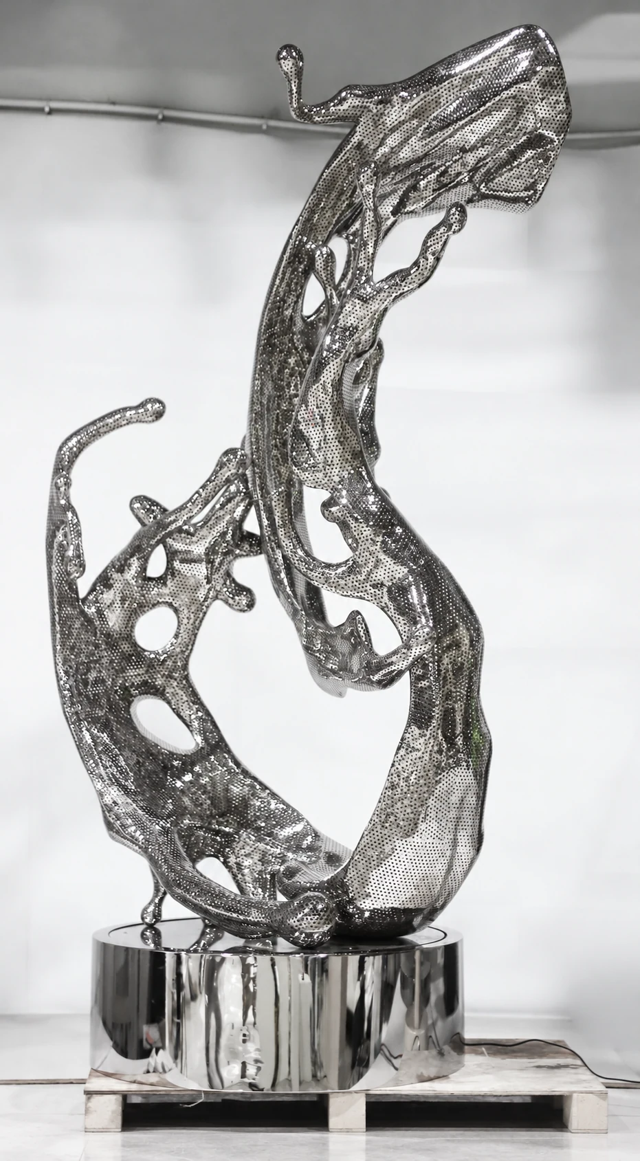 Metal sculpture / WY-241009-307501