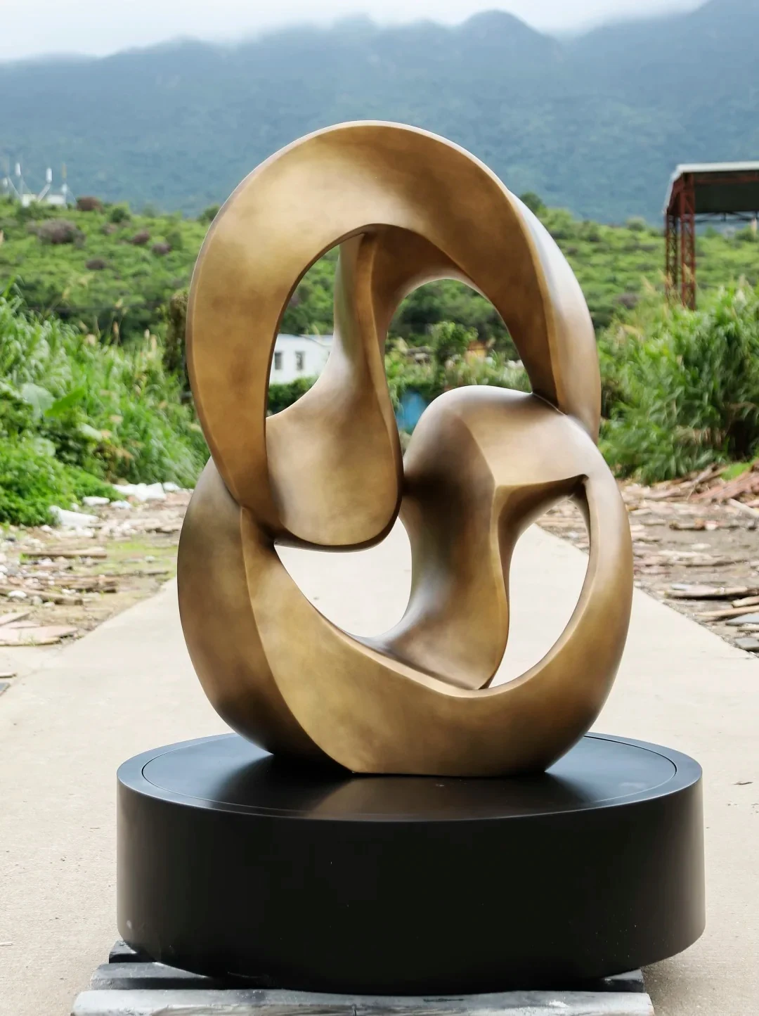 Circular landscape forms